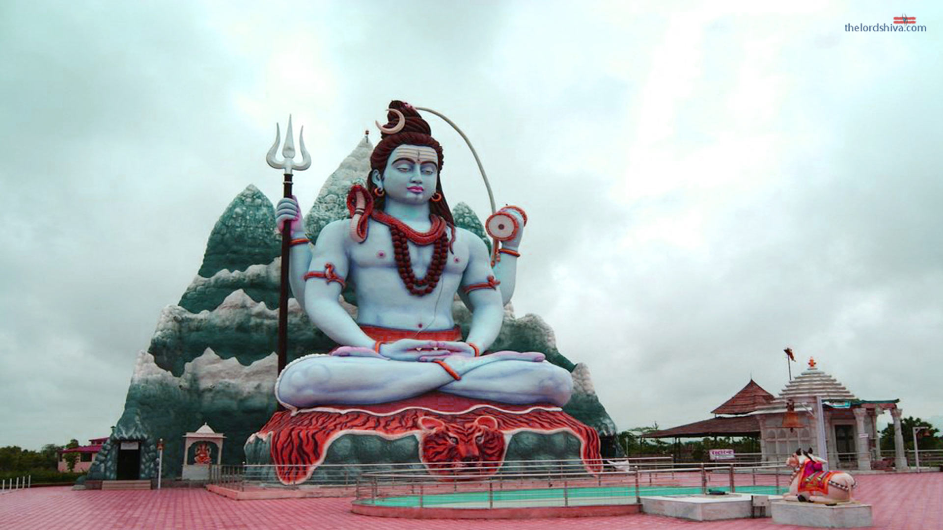 Lord Shiva With Mountain Background Idol image